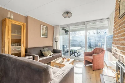 Geschmackvoll eingerichteter freistehender Bu...