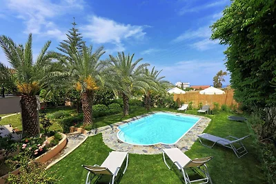 Fantastisches Ferienhaus in Karteros mit Pool