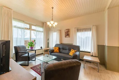 Gemütliches Haus mit großem Garten im waldrei...