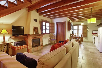 Spazioso cottage a Nava con piscina