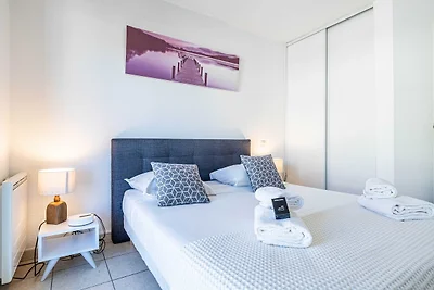 Licht appartement met één slaapkamer, parkeer...