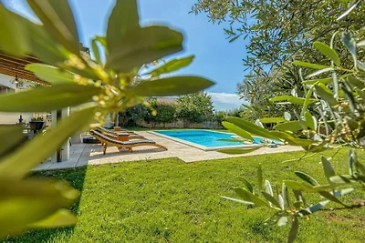 Agatta mit privatem Pool