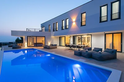 Luxuriöse Villa mit Meerblick und Whirlpool