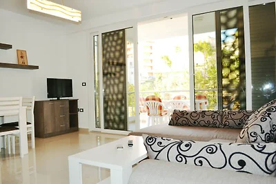 Azure Horizon: Strandurlaub in Saranda
