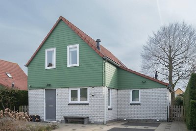 Geräumiges Ferienhaus mit Sauna in Strandnähe