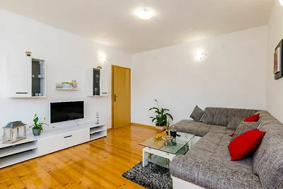 Apartment &  Rooms Maždin - One Bedroom Apart...