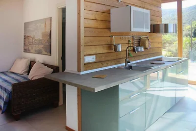 Geräumiges Ferienhaus in Magazzini mit Garten