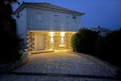 Luxuriöse Villa in Kamaria mit privatem Pool