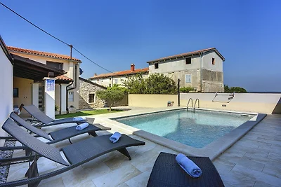 Casa moderna con piscina