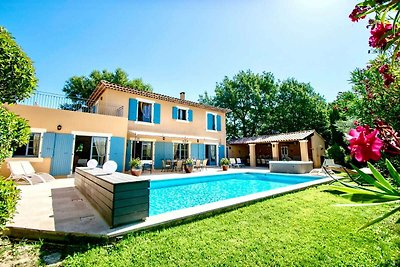 Villa moderna con piscina e jacuzzi a Villars