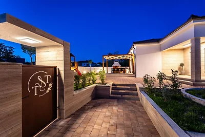 Moderno rifugio vicino alla costa di Zara