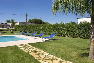 Rosso con piscina - spiaggia privata inclusa
