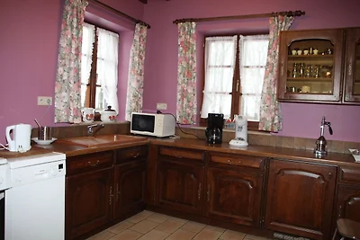 Haus im Grünen auf einem großen Grundstück