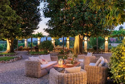 Villa bei Lucca mit Gartenblick