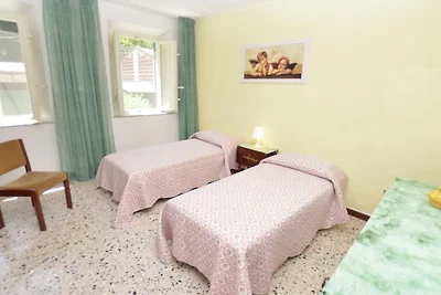 Casa in stile provenzale tra le colline di Lu...