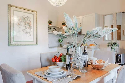 Wohnung im ersten Stock mit privatem Garten