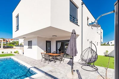 Villa in Vodice mit Schwimmbecken