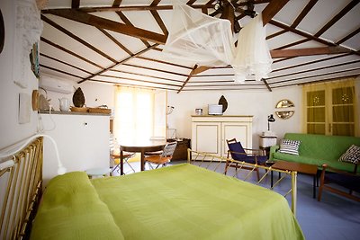Kleurrijk vakantiehuis in Ameglia met grote t...
