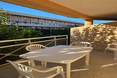 Appartement aan het strand met zwembad