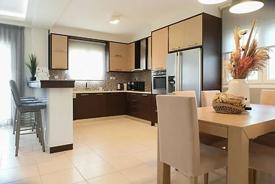 Private Poolvilla mit Meerblick für 6...