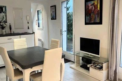 Hütte in Dünen mit Wanderwegen