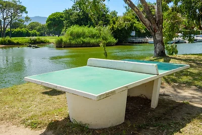 Stijlvol verblijf aan de rivier met balkon