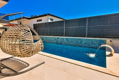 Villa in Kalkan mit Schwimmbecken