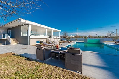 Casa vacanze a Galovac con piscina
