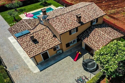 Ferienhaus in Kastelir mit Schwimmbecken