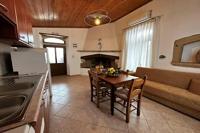 Villa in Margarites mit Pool und Bergblick