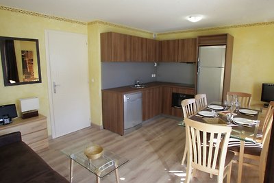 Familie appartement met balkon op 200 m.