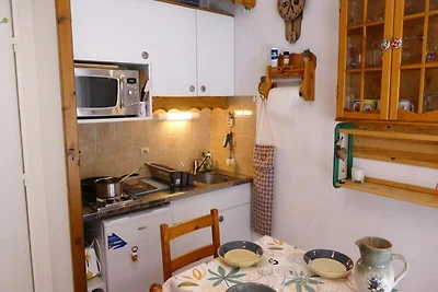 Studio-Residenz aus wei�en Steinen