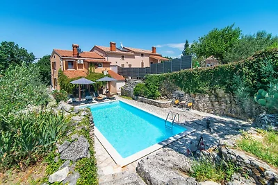 Attraente casa vacanze con giardino
