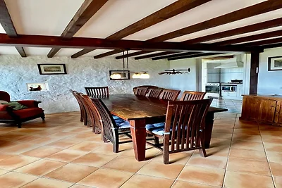 Geräumiges Ferienhaus mit Pool in Lusignac