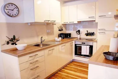 Stylish Retreat with BBQ and Modern Amenities...