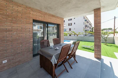 Modern villa with beautiful garden