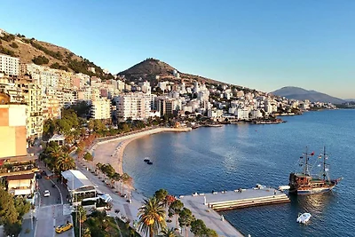 Gerהumiges Apartment mit Meerblick in Saranda