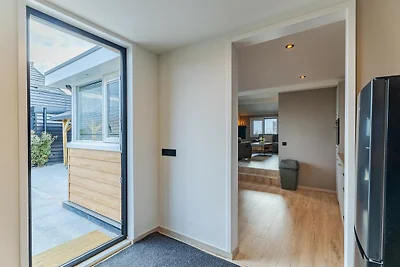 Ruhige Oase am Wasser mit Sauna