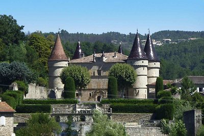 Charmantes Steinhaus mit Gemeinschaftspool