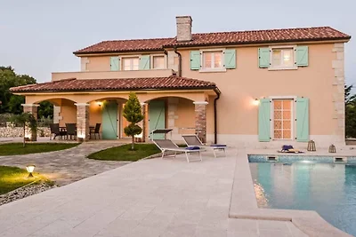 Villa a Kras con piscina