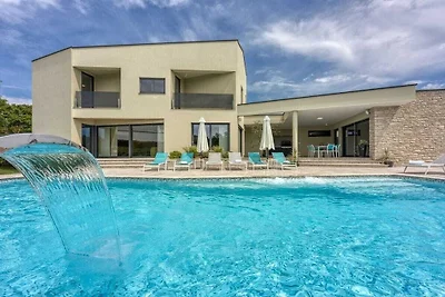 Villa in Tinjan mit Barbecue und Wifi