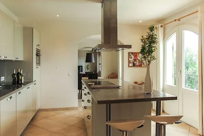 Villa moderna con piscina privata a Cabris