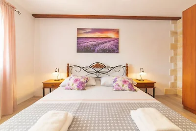 Serene Retreat Holiday Home with Pool - Two B...