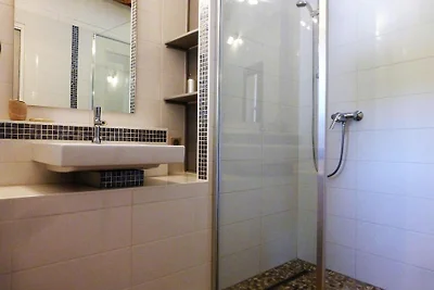 Ferienhaus mit Gemeinschaftspool in Malaucene