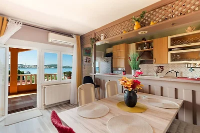 Three Bedroom Apartment with Terrace and Sea...