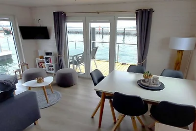 Hausboot in Stralsund mit Schwimmbecken