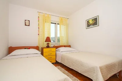 Deluxe Three Bedroom Apartment with Balcony a...