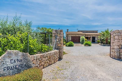 Rustikales mallorcanisches Landhaus mit Pool
