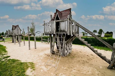 Einladendes Chalet in Oostkapelle mit Garten