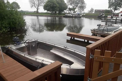 Schönes Ferienhaus mit Boot und Anlegesteg